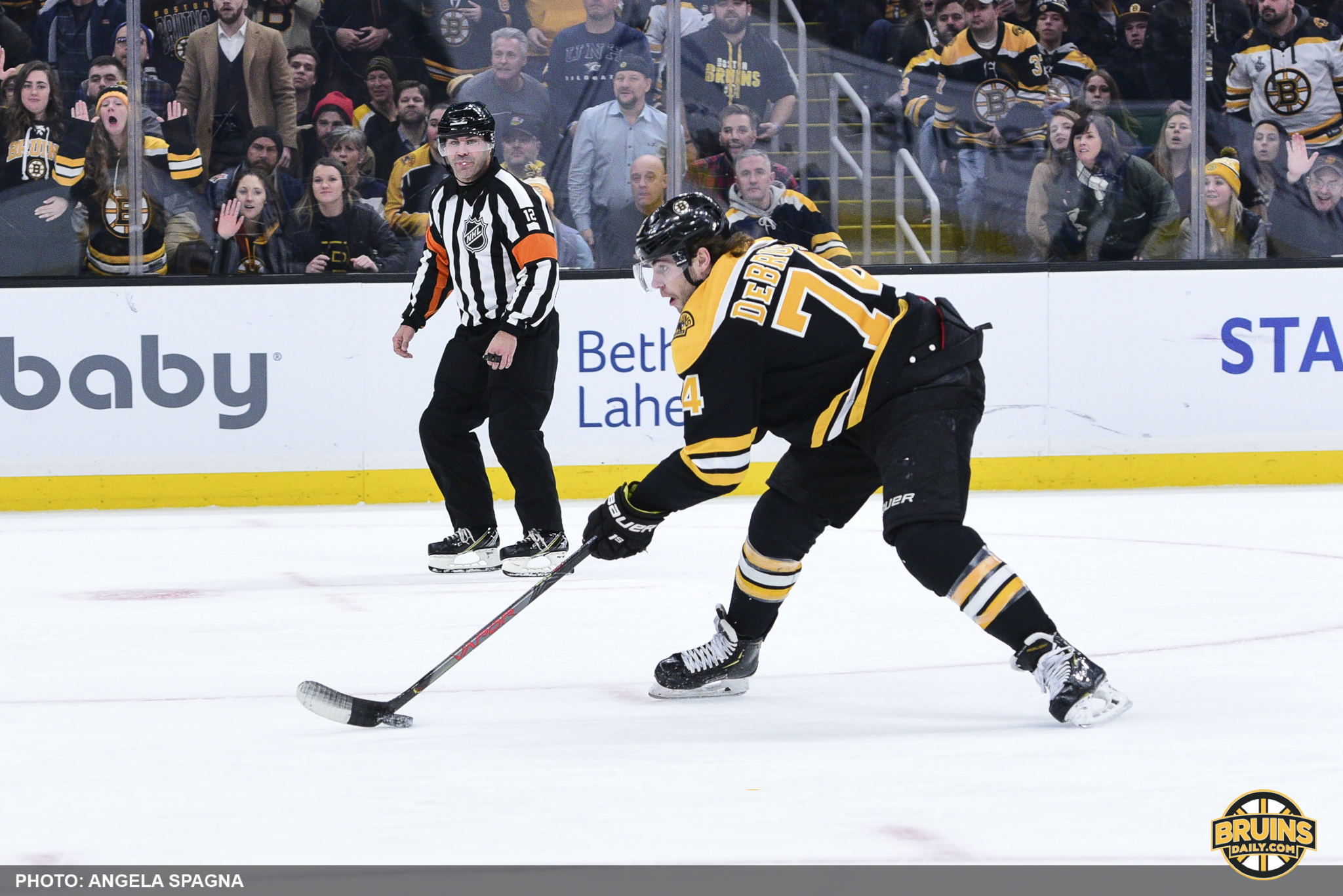 Bruins outdefend Jets