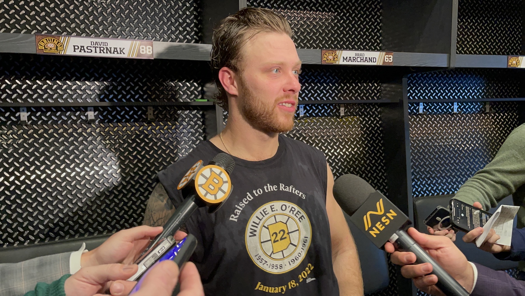 Bruins clip Red Wings