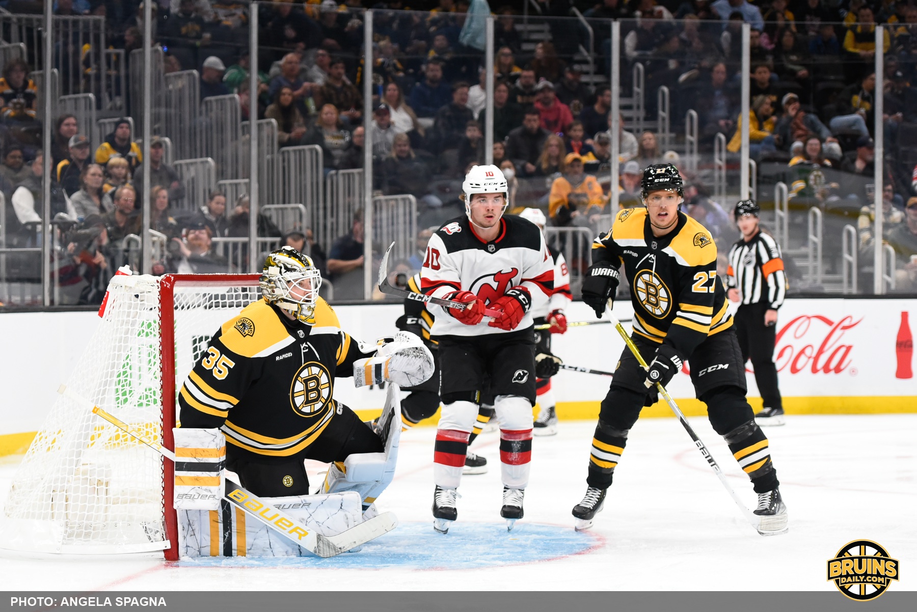 Bruins tie wins record