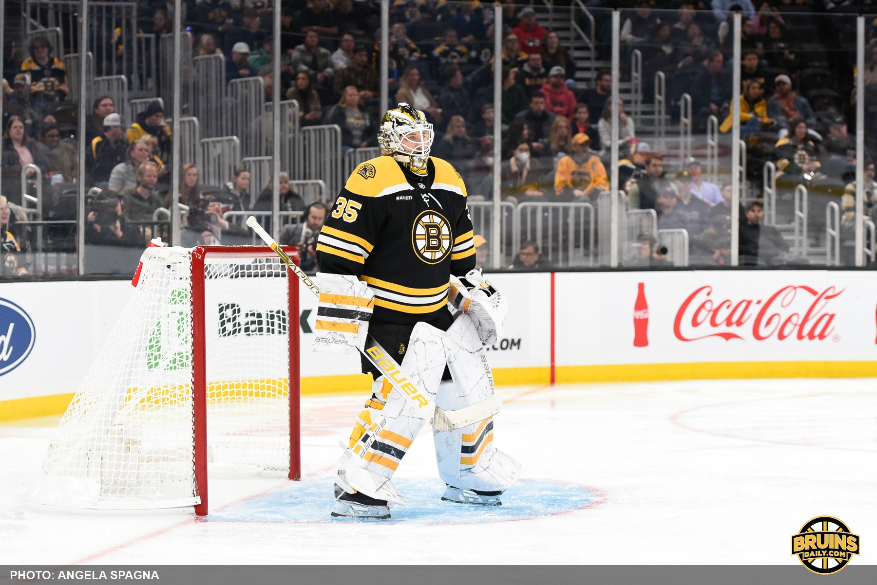 Linus Ullmark streaking Bruins