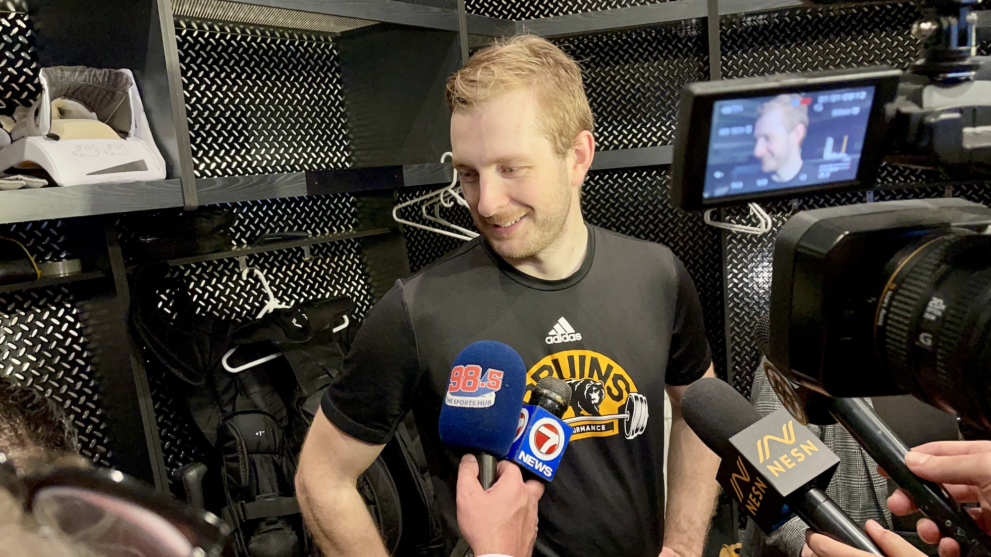 Bruins playoff-like Leafs