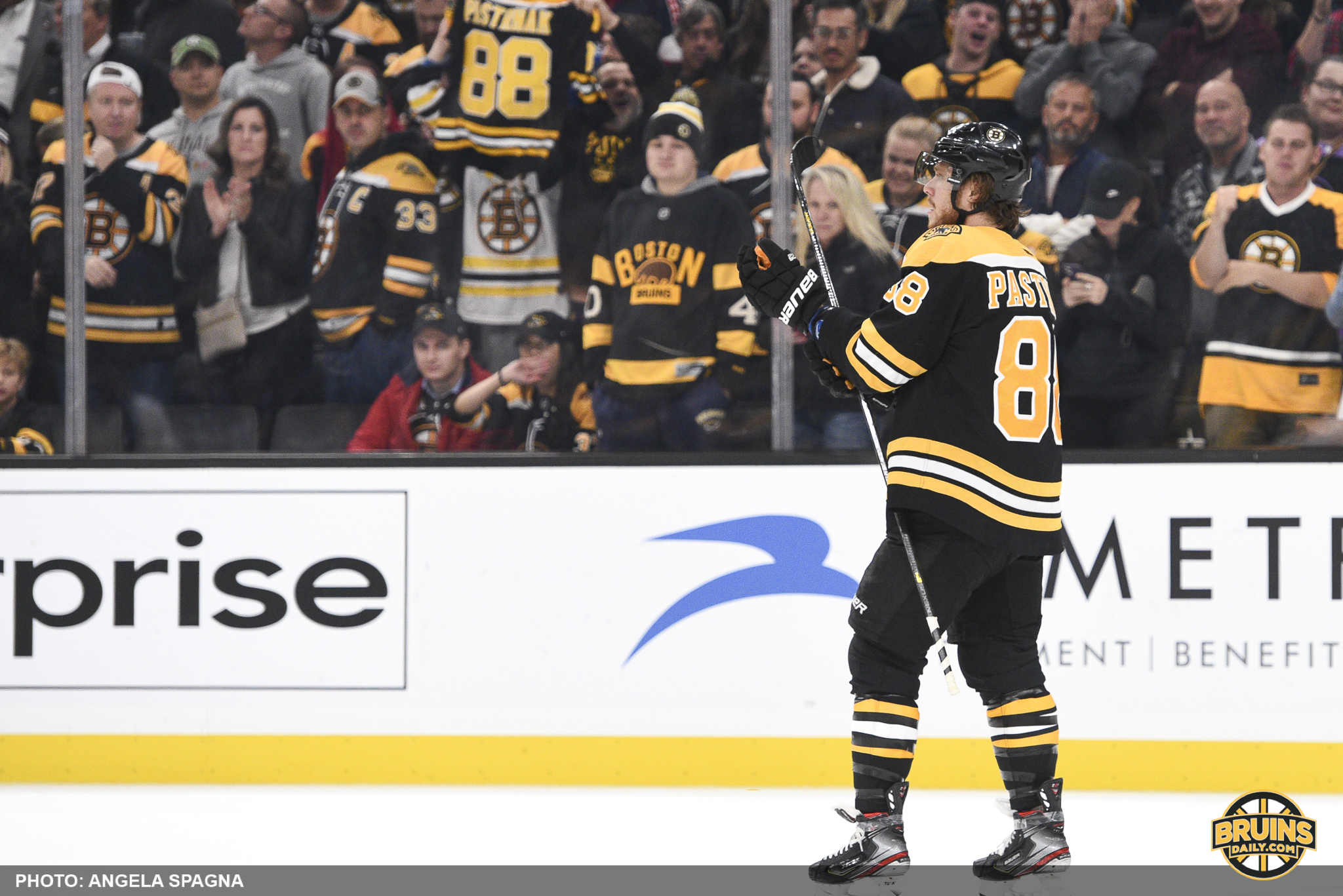 Lindholm shines Pastrnak tricks