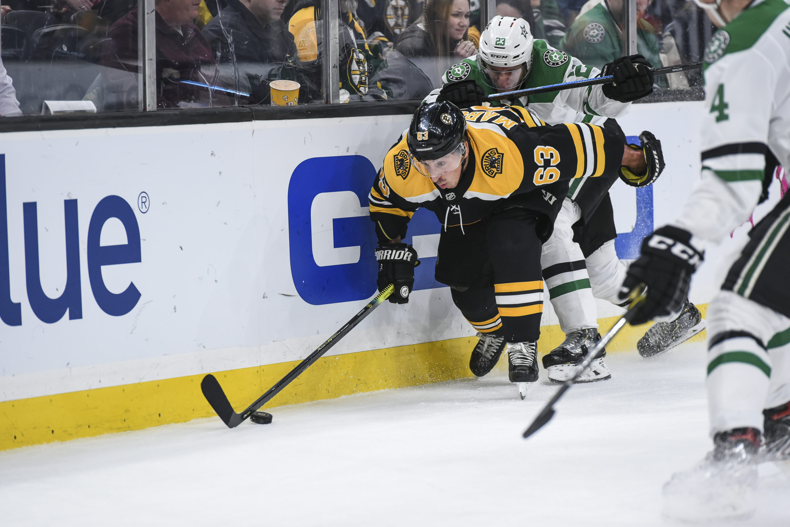 Stars skate past Bruins